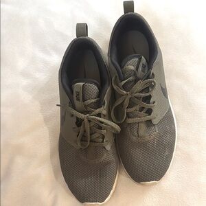 Nike Men's Size 9 Golf Athletic Golfer Sports Shoe Pre-Owned Olive Green